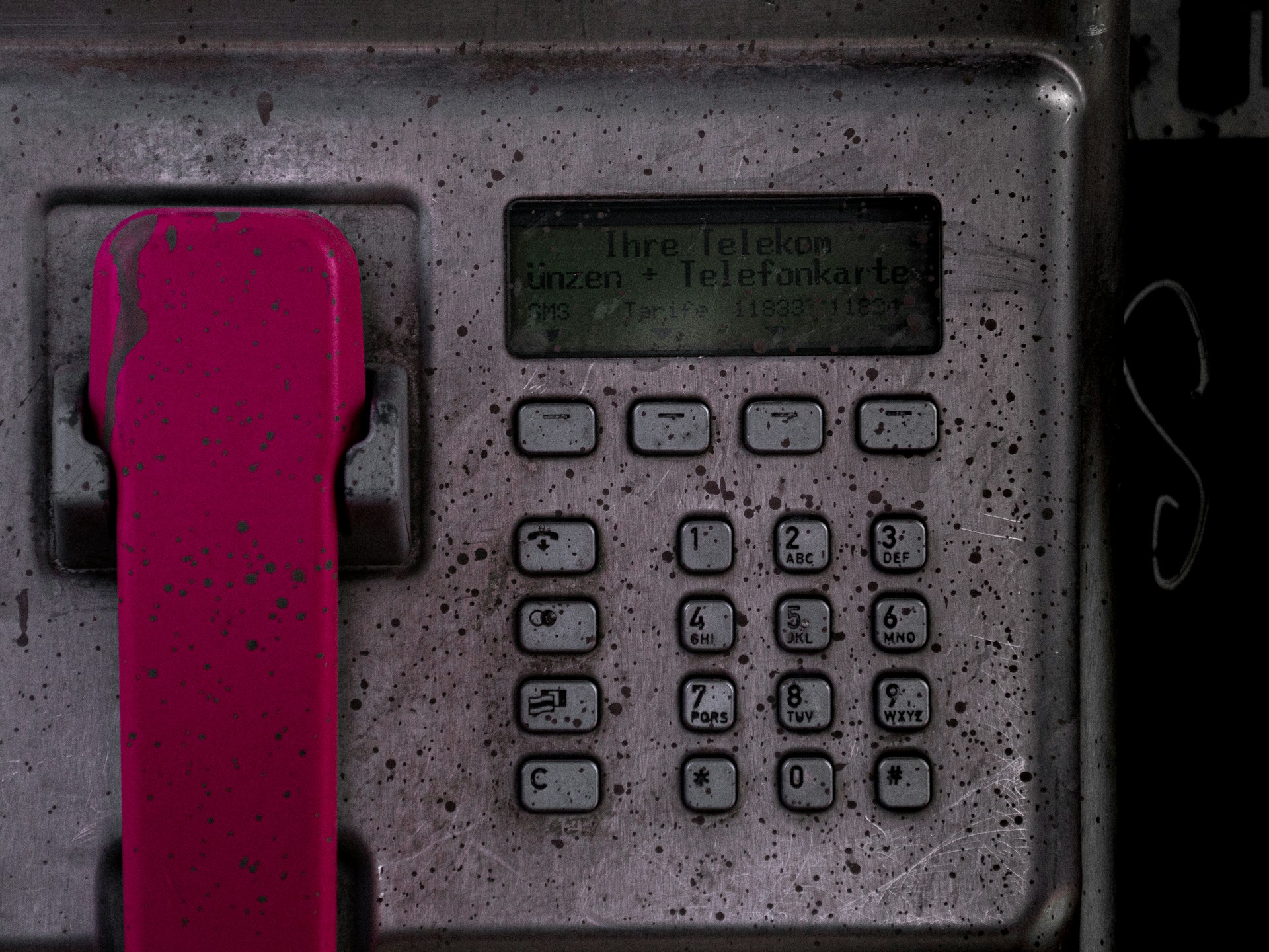 Veraltetes öffentliches Telefon der Deutschen Telekom